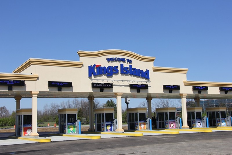 Kings Island Entrance.jpg