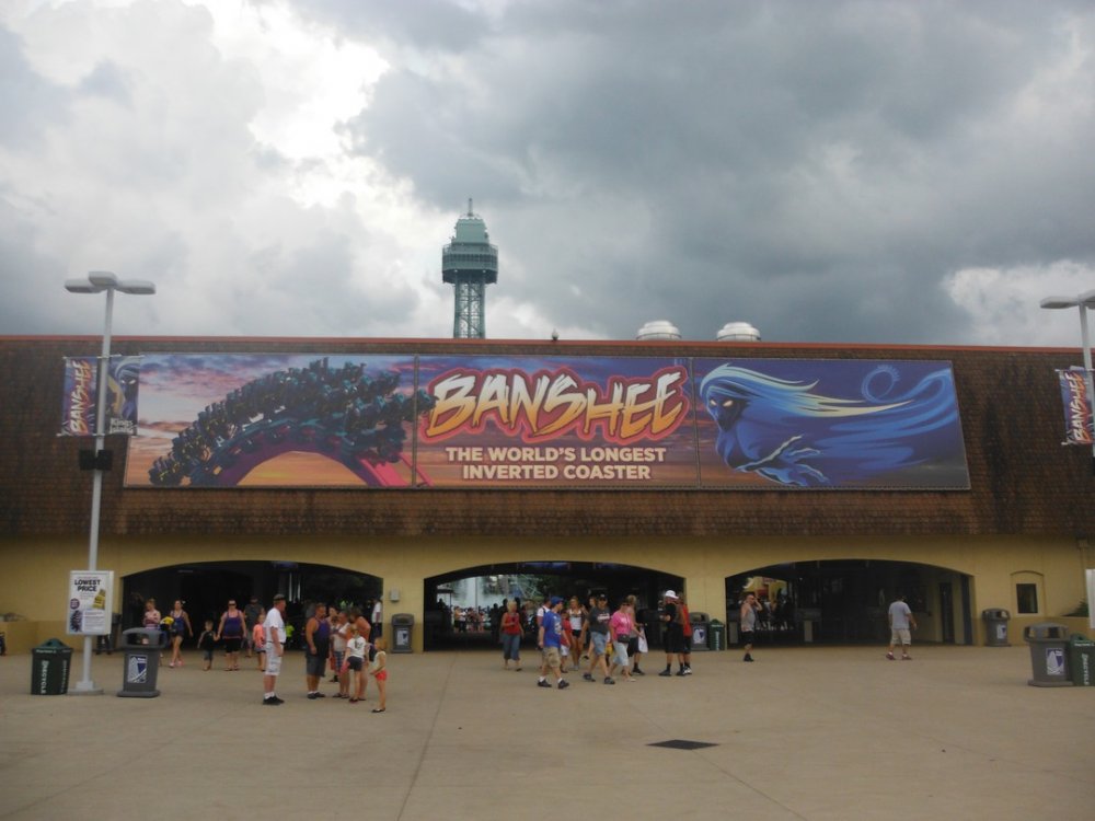 02Kings Island frontgate day.jpg