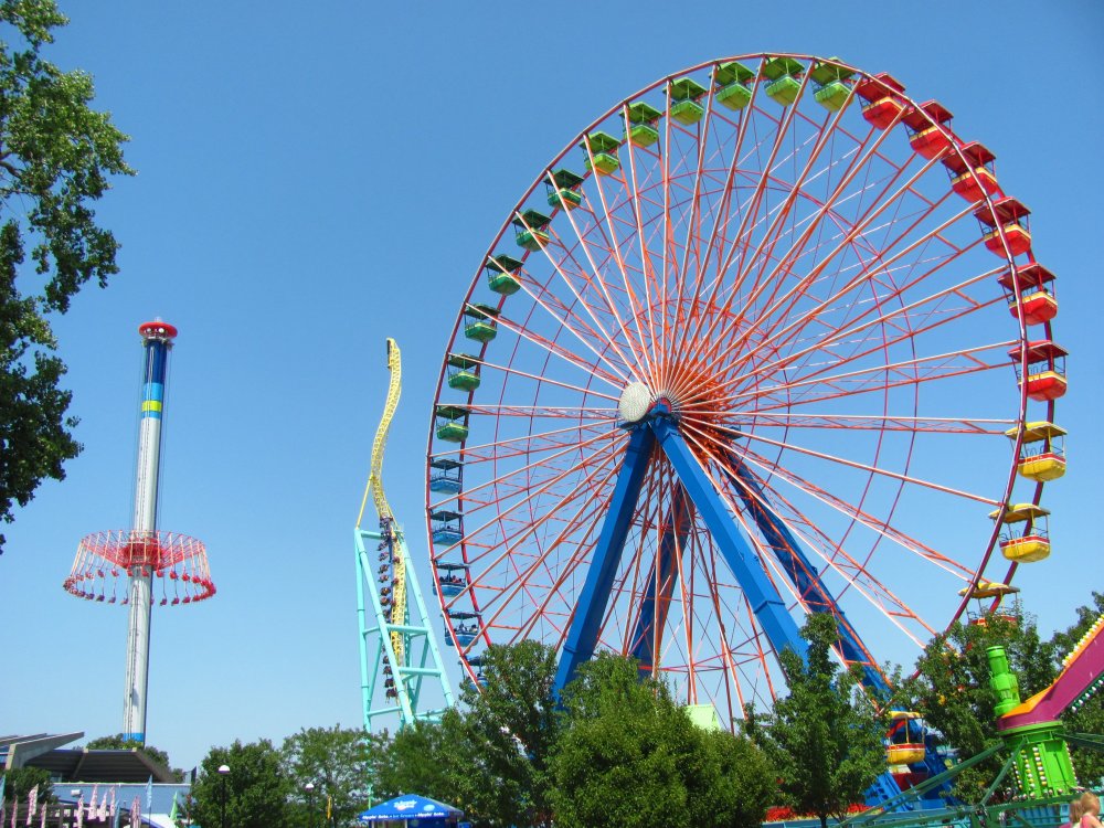 Cedar_Point_WindSeeker,_Wicked_Twister,_and_Giant_Wheel_(9547637121).jpg