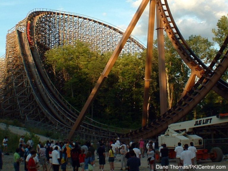 Son of Beast w/ Crowd