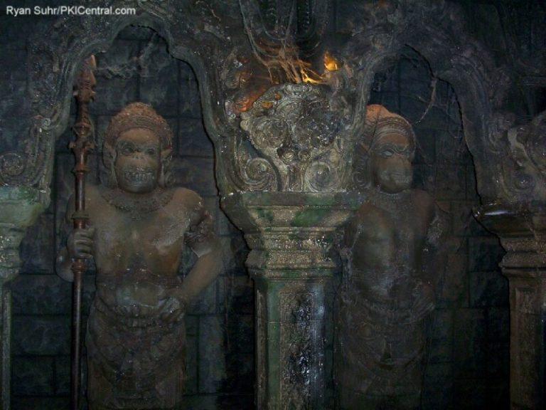 Tomb Raider: The Ride themeing