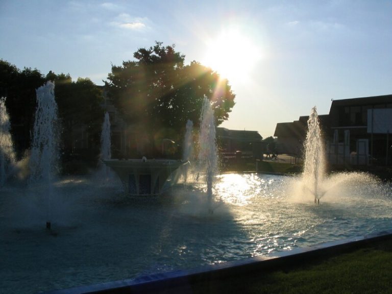 The sun sets on the Royal Fountain