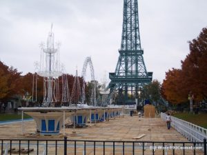 Winterfest Preparations on fountain