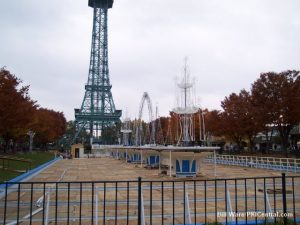 Winterfest Preparations on fountain