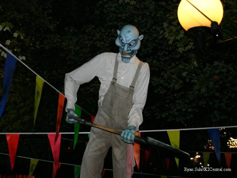 Old Phantom Theatre Characters in Coney Maul