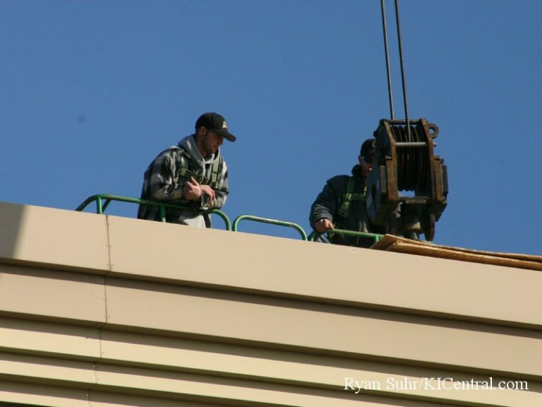 New Sign Construction (Cedar Fair Logo) January 9, 2008 — photo 6 of 40