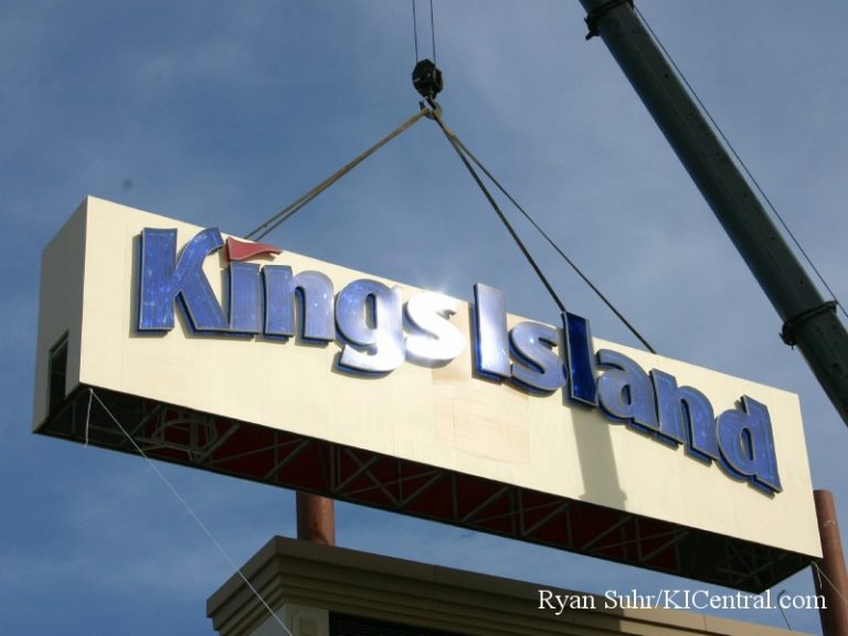 New Sign Construction (Cedar Fair Logo) January 9, 2008 — photo 8 of 40
