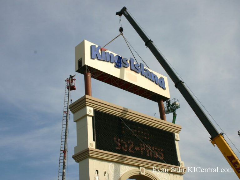 New Sign Construction (Cedar Fair Logo) January 9, 2008 — photo 13 of 40
