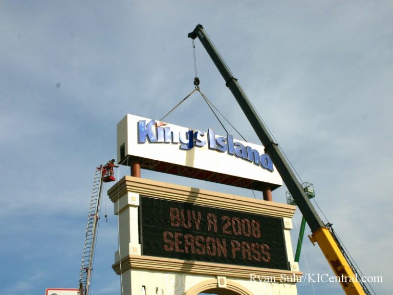 New Sign Construction (Cedar Fair Logo) January 9, 2008 — photo 9 of 40