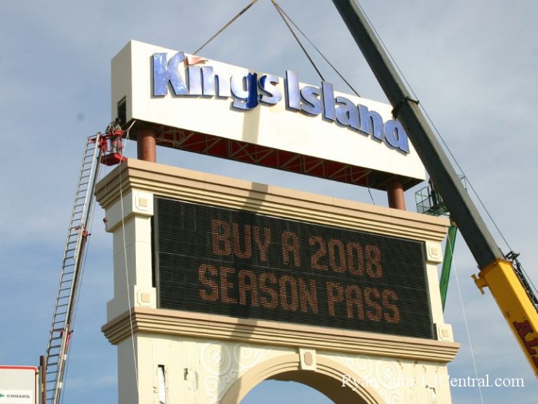 New Sign Construction (Cedar Fair Logo) January 9, 2008 — photo 15 of 40