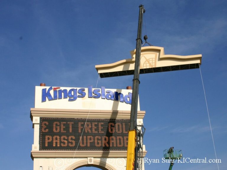 New Sign Construction (Cedar Fair Logo) January 9, 2008 — photo 5 of 40