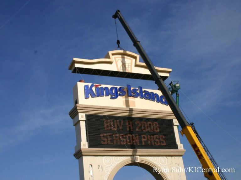 New Sign Construction (Cedar Fair Logo) January 9, 2008 — photo 29 of 40