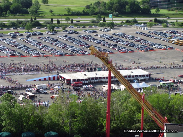 Robbie Knievel Jumps 24 Coke Zero Trucks 5/24/08 — photo 11 of 67