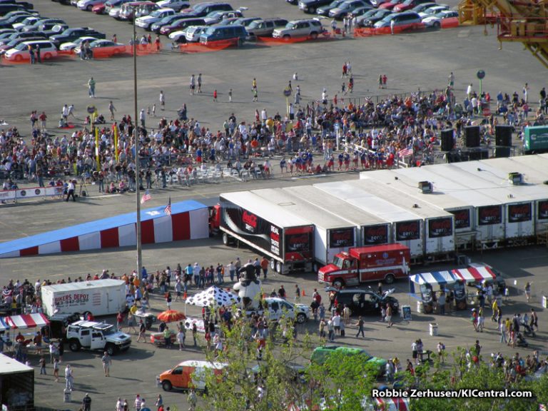 Robbie Knievel Jumps 24 Coke Zero Trucks 5/24/08 — photo 10 of 67