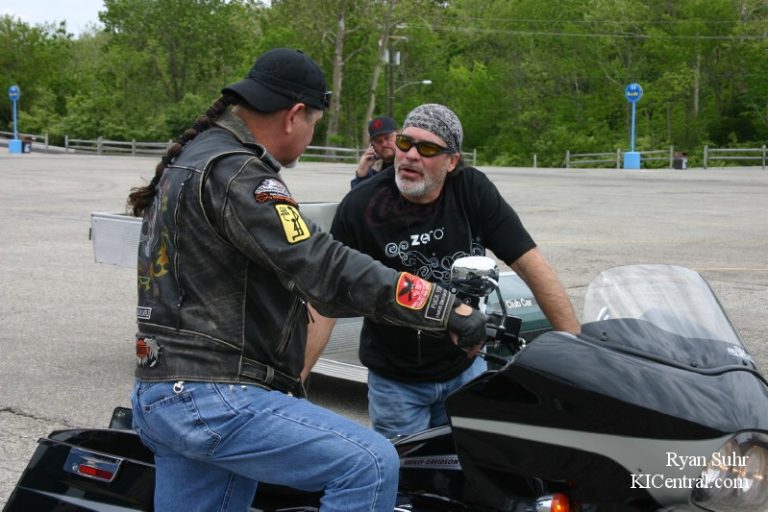 Robbie Talks Shop With His Crew