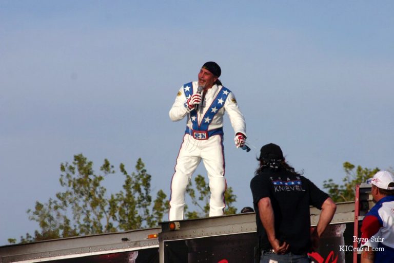 Success!  Robbie Knievel thanks the crowd for attending his jump.