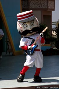Cincinnati Reds at Kings Island
