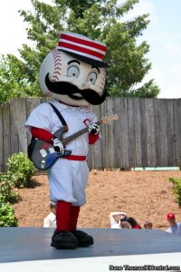 Cincinnati Reds at Kings Island