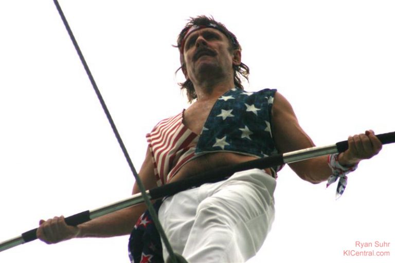 Rick Wallenda keeps concentration as he passes over head