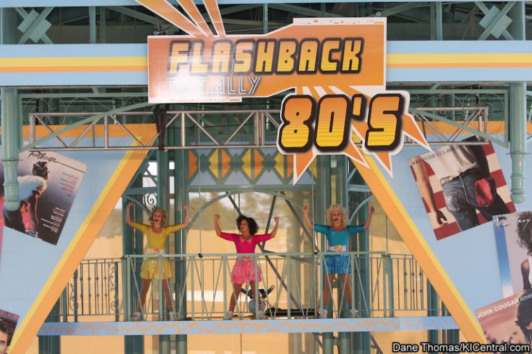 Flashback! Totally 80s! 2008 feat. Carmen Electra Show