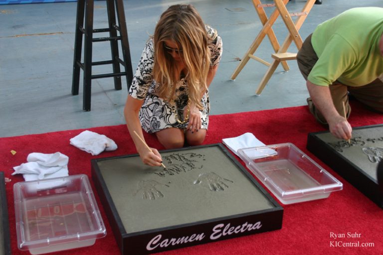 Carmen Electra Inducted into the Kings Island Walk of Fame
