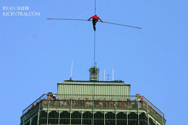 Nik Wallenda Walks a highwire 262' in the air at Kings Island, Aug 16, 2009