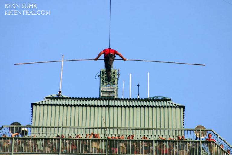 Nik Wallenda Walks a highwire 262' in the air at Kings Island, Aug 16, 2009