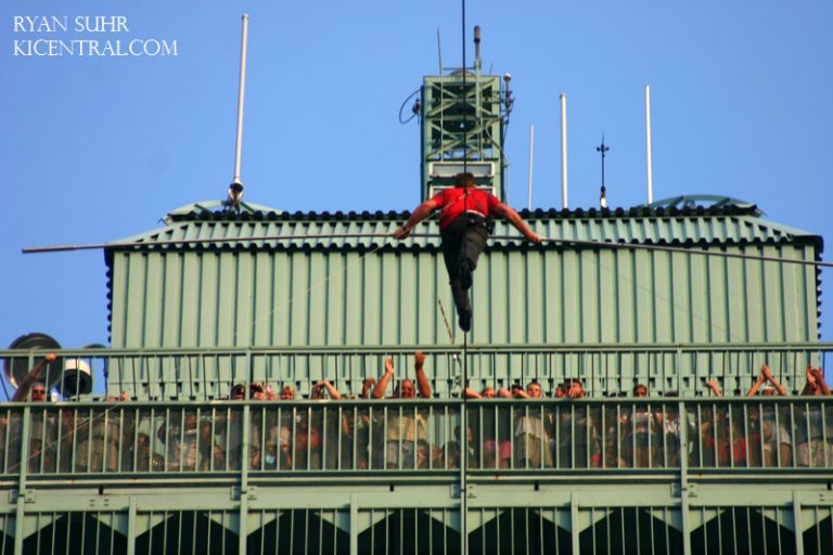 Nik Wallenda Walks a highwire 262' in the air at Kings Island, Aug 16, 2009