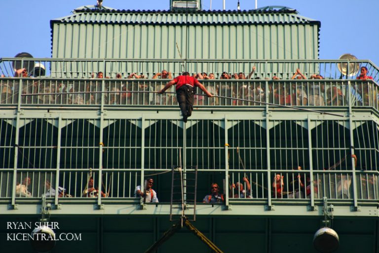 Nik Wallenda Walks a highwire 262' in the air at Kings Island, Aug 16, 2009