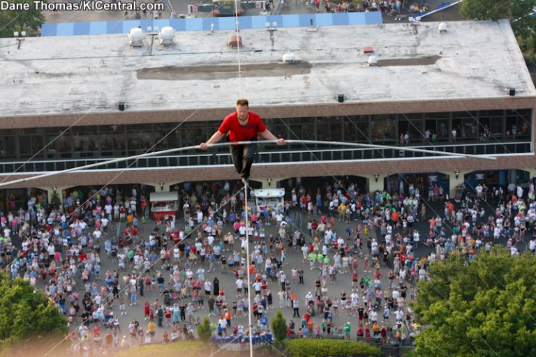 Nik Wallenda Walks a high wire 262' in the air above International Street at Kings Island — photo 19 of 39