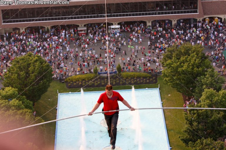 Nik Wallenda Walks a high wire 262' in the air above International Street at Kings Island — photo 20 of 39
