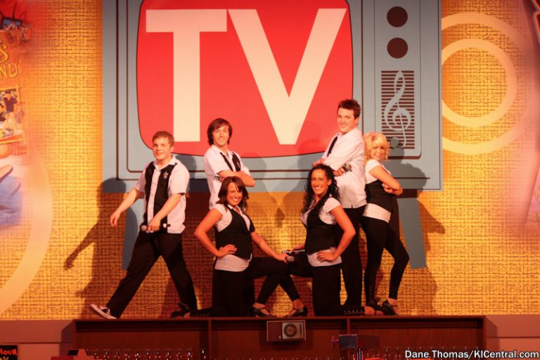 Way Too Much TV 2010 — photo 24 of 51