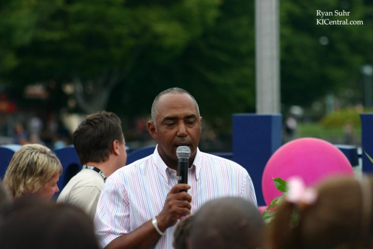 Bengals Head Coach Marvin Lewis Announces the Pink Duck Winner