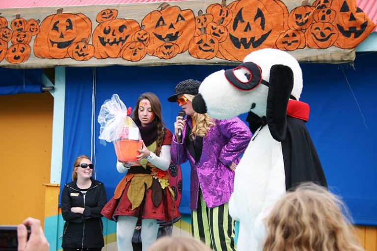 Dog Days 2014 - Snoopy and friends eagerly await the announcement of the Dog Days costume contest winner