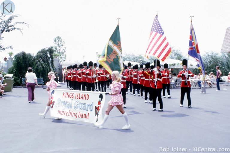 082 PARADE